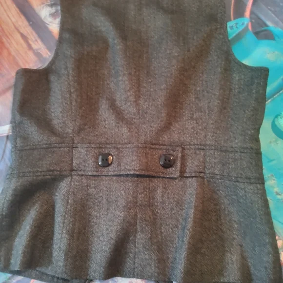 Top. - Picture 2 of 3